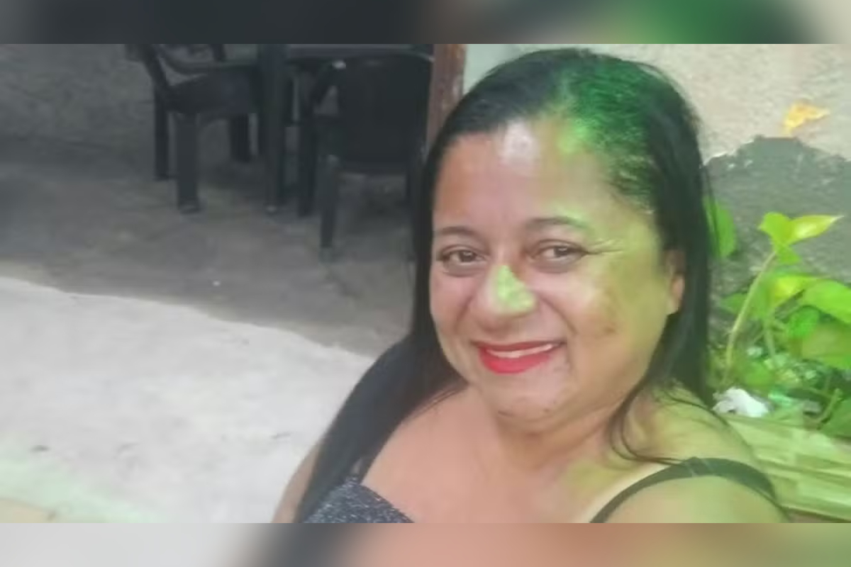 Costureira é morta a tiros em bar e filho é baleado ao confrontar suspeito