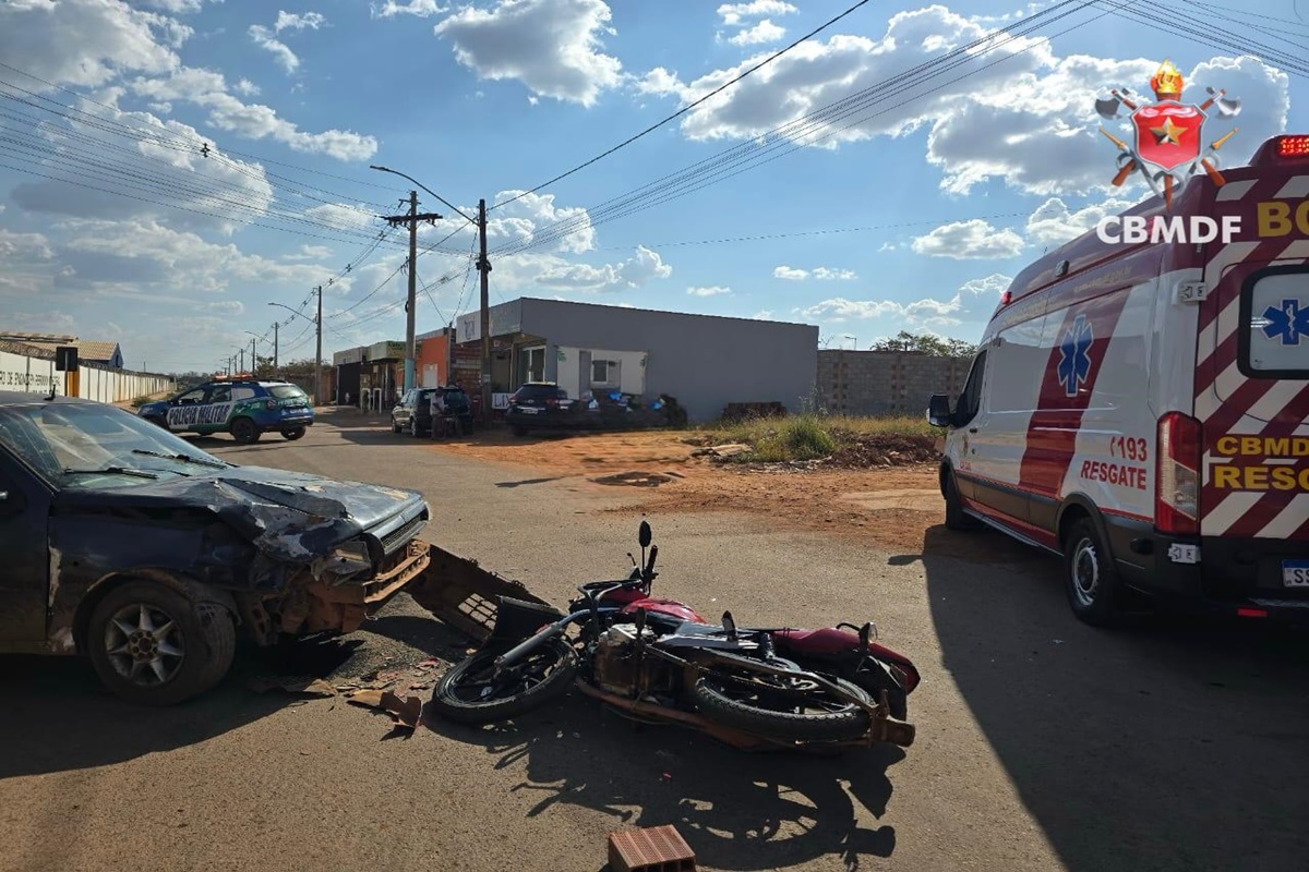 Motociclista tem traumatismo craniano grave após colidir com carro no DF