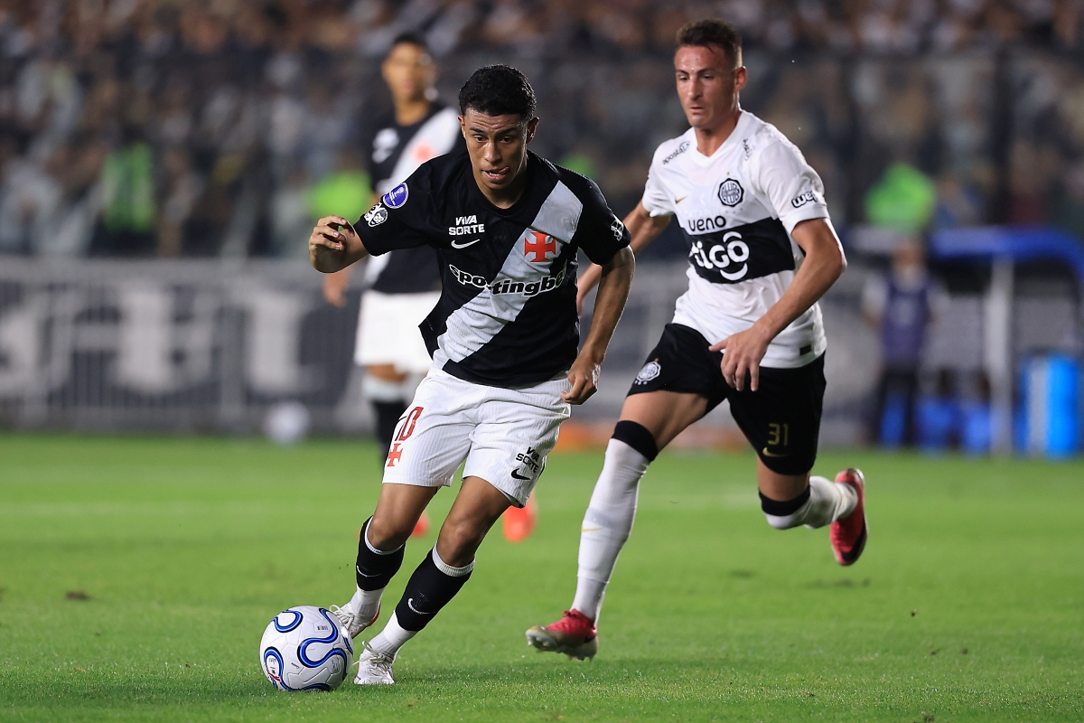 Vasco domina, desperdiça nove finalizações e empata sem gols com Olimpia em São Januário