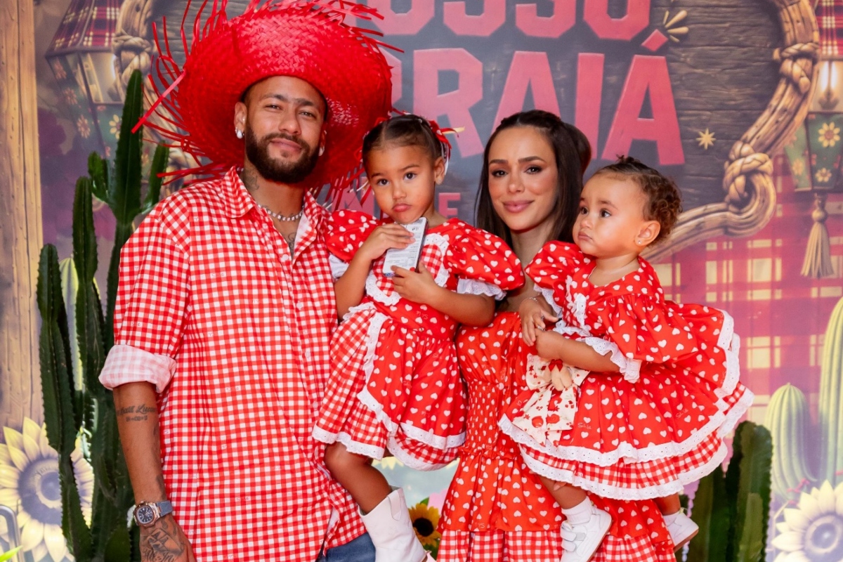 Celebração Junina Inusitada: Neymar e Bruna Biancardi Promovem Arraiá no Guarujá