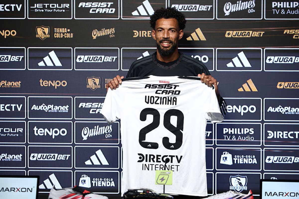 Goleiro Vozinha é Recebido em Grande Estilo por Torcedores do Colo-Colo