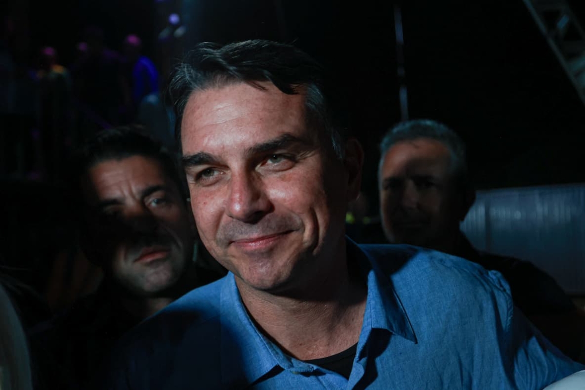 Flávio Bolsonaro Confia na Imparcialidade do TSE para as Eleições de 2026