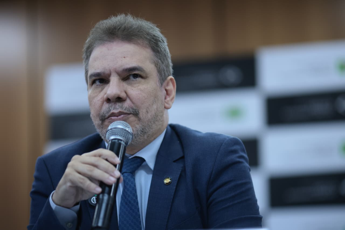Ministro da Justiça se Encontra com Chefe da PF em Busca de Alinhamento
