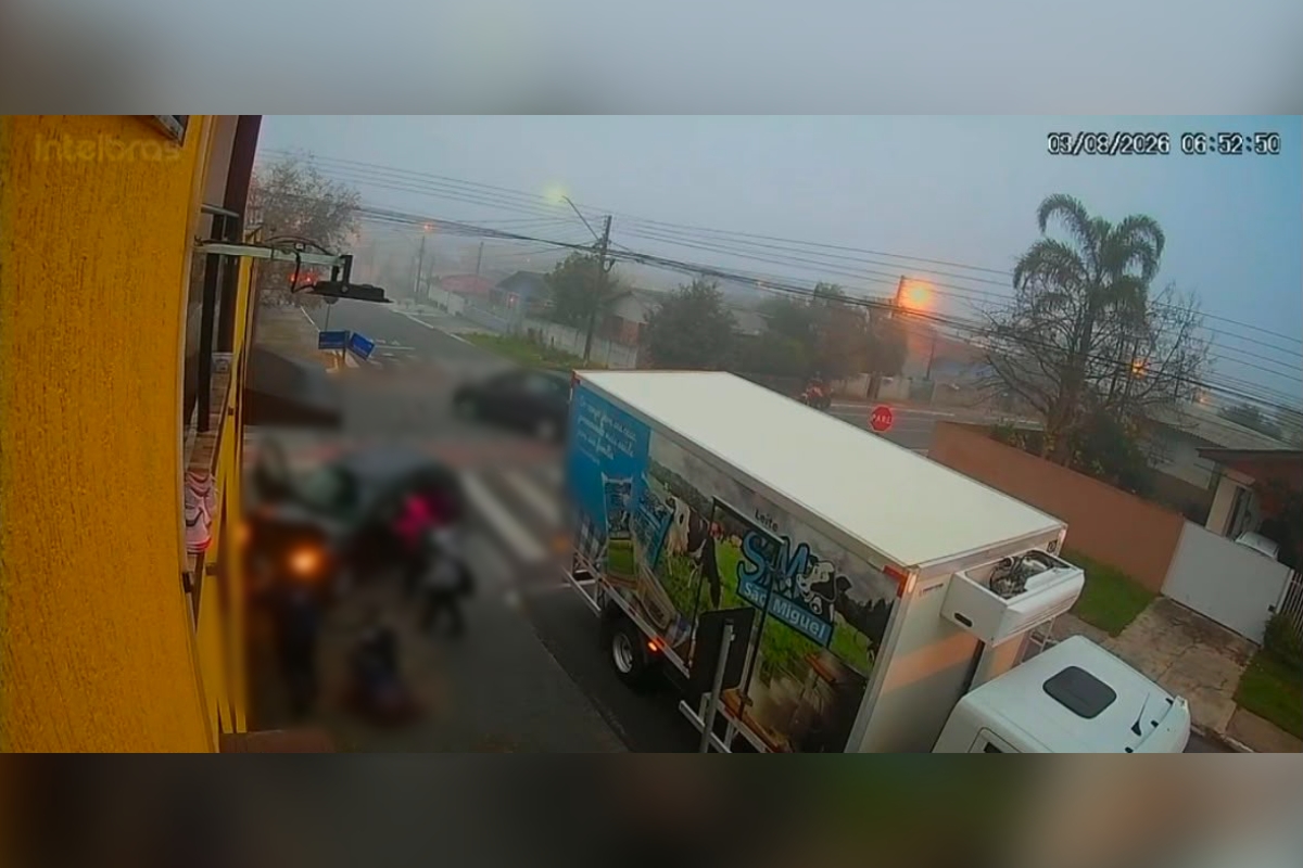 Por ciúmes, mulher joga carro em calçada para matar adolescentes - QTU Questões do Universo