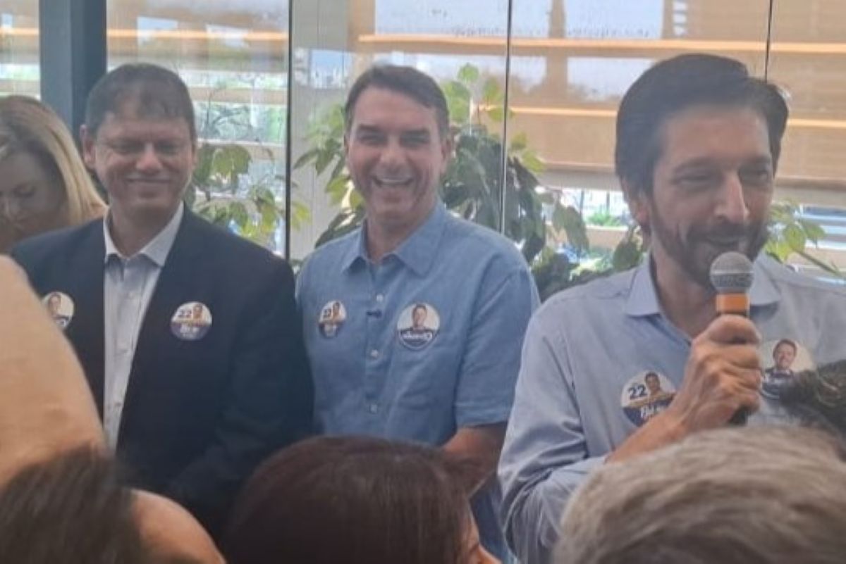 Nunes cobra nome de Flávio em santinhos de aliados: "Tem que ter o 22" - QTU Questões do Universo