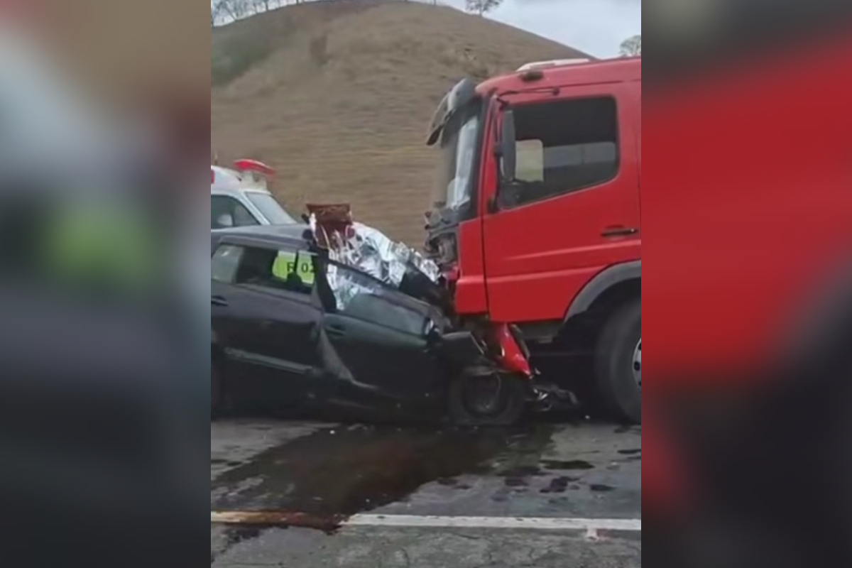 BR-116: casal morre e filho sobrevive em batida entre caminhão e carro