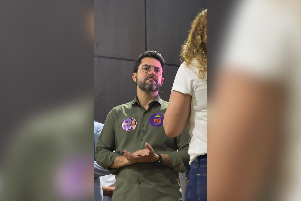 Vice de Cleitinho faz aceno a Marcelo Aro e pede votos para senador - QTU Questões do Universo