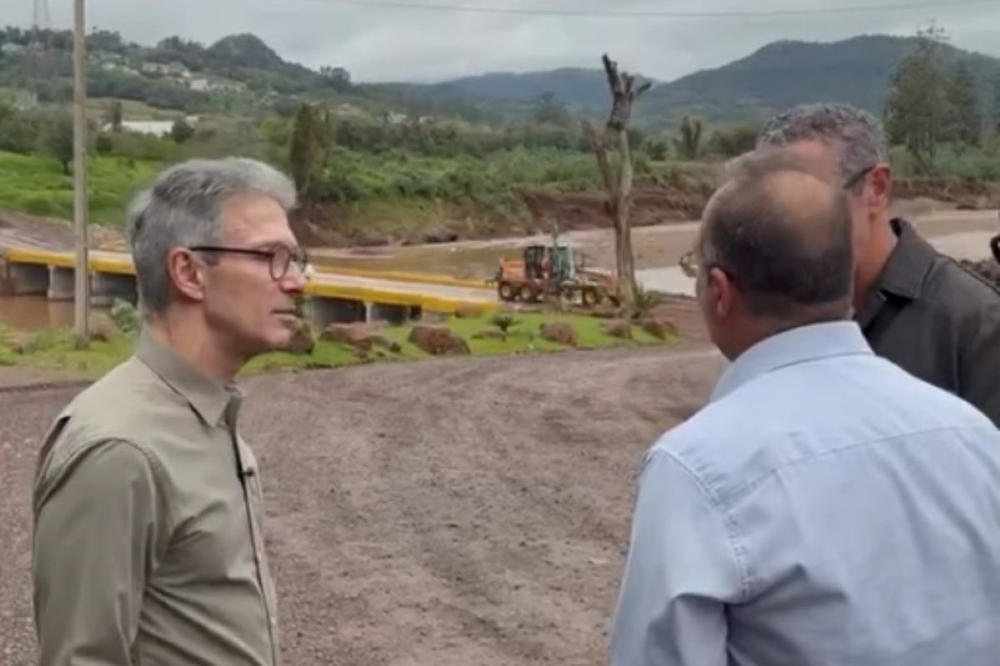 Zema visita cidade do RS afetada pelas enchentes de 2024