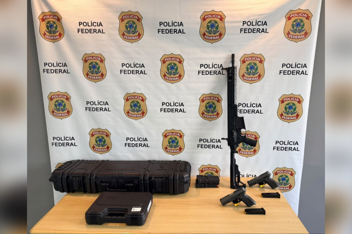 PF apreende fuzil e pistolas comprados com documentos falsos no Rio