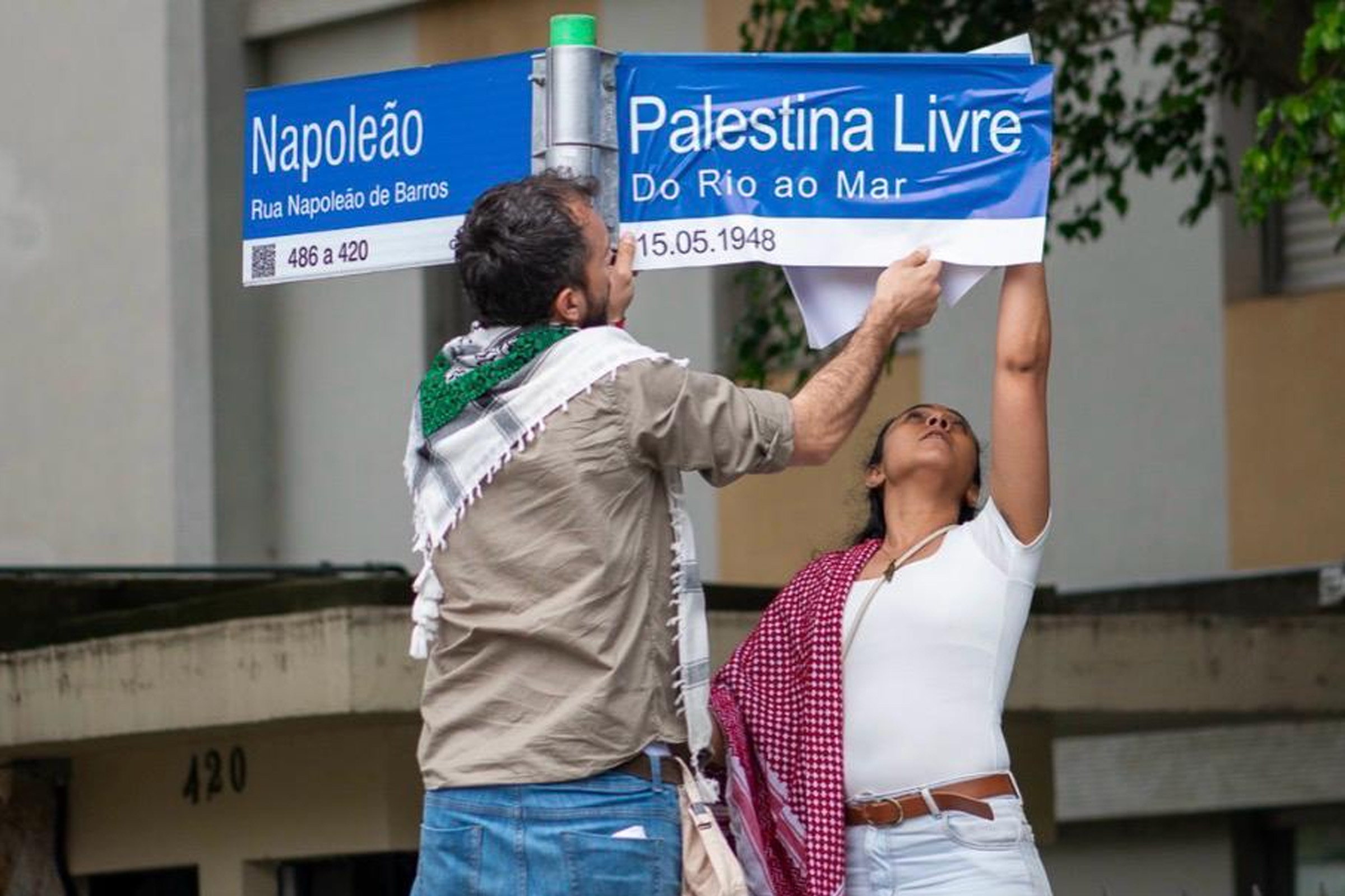 Deputado leva ativista Thiago D'Ávila ao MP por adulterar placa de Israel
