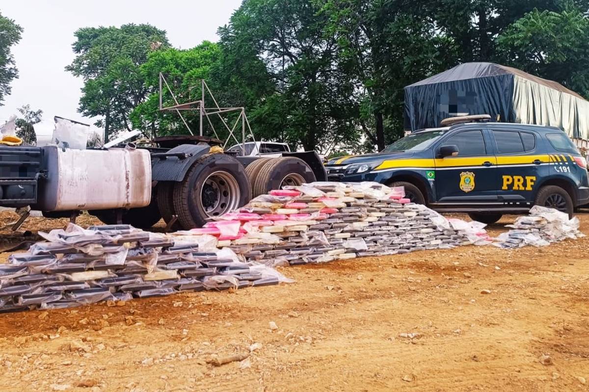 PRF localiza 300 quilos de cocaína em tanque de caminhão no interior do MS