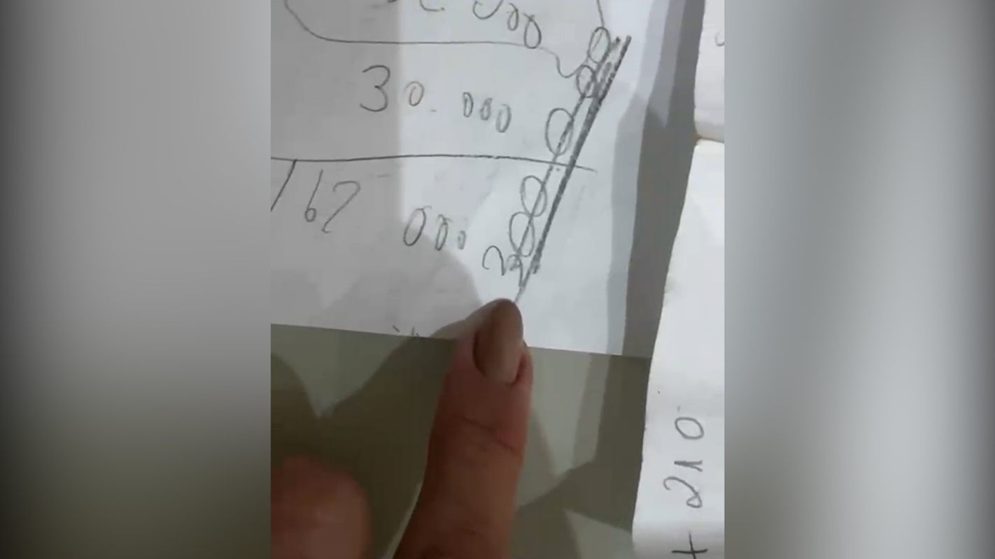 Advogado que se esbaldou no fist fucking chorou para parcelar dívida sexual