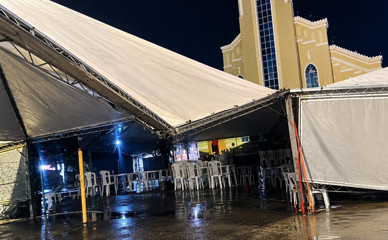 cobertura desabou com a chuva