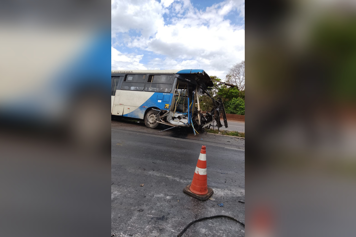 acidente caminhão BR-381 Itatiaiuçu-MG