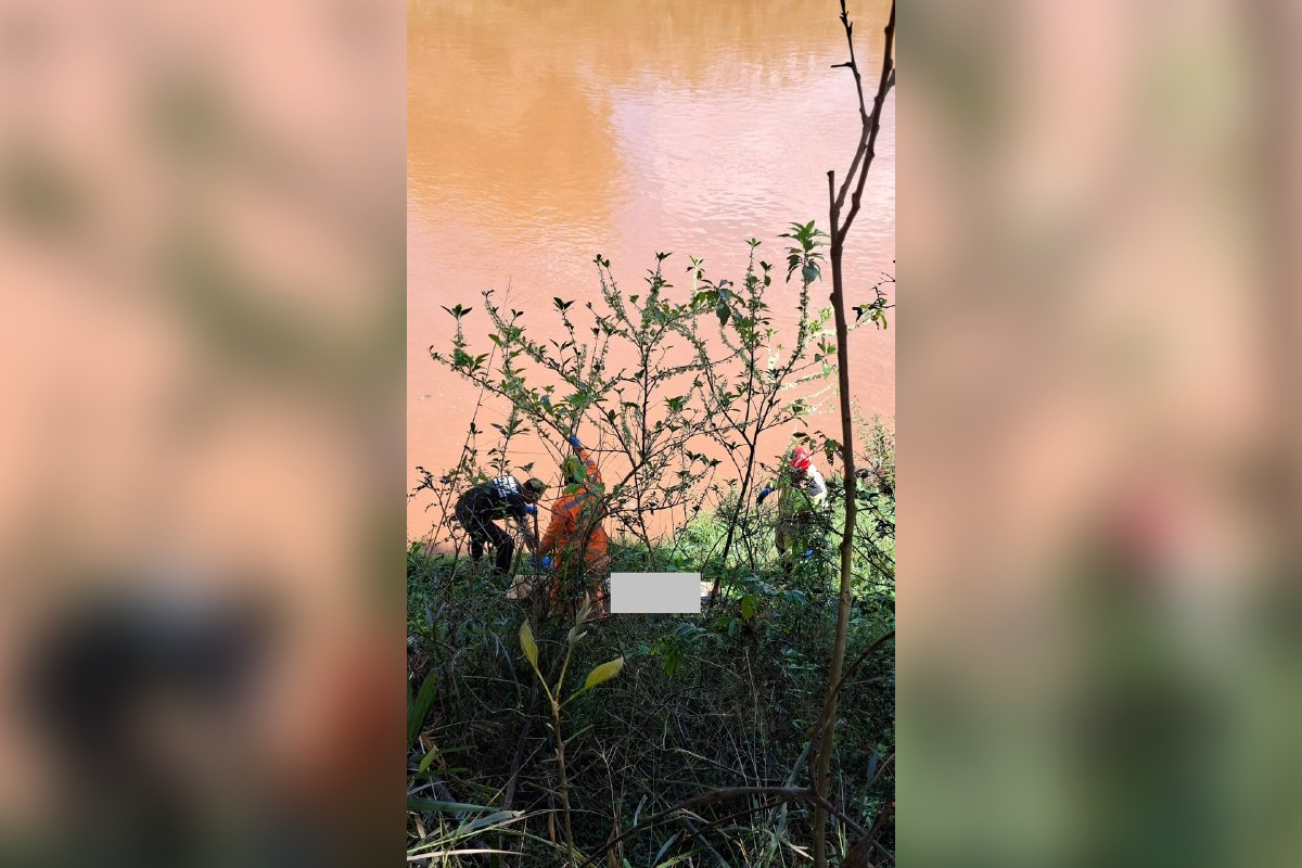 Bombeiros procuram corpo em rio MG
