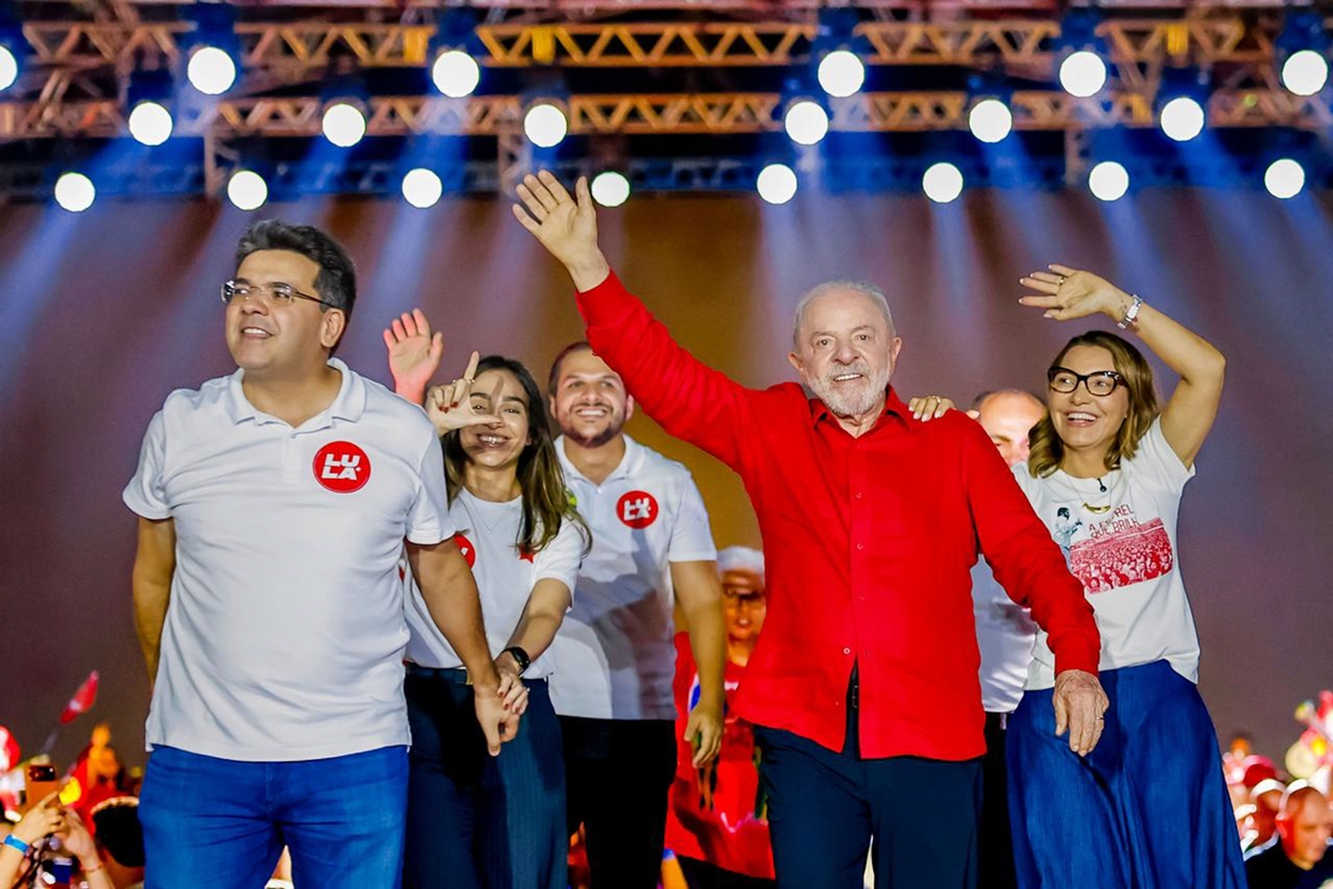Lula critica bandeiras dos EUA em atos políticos: “Traidores da pátria” - Foto