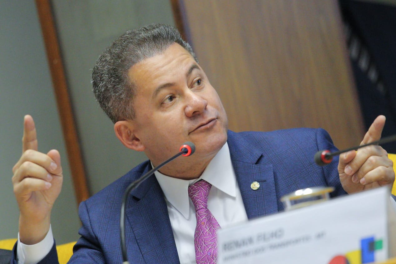 Dino diz que Cezinha usava cargo para dizer ter influência entre ministros