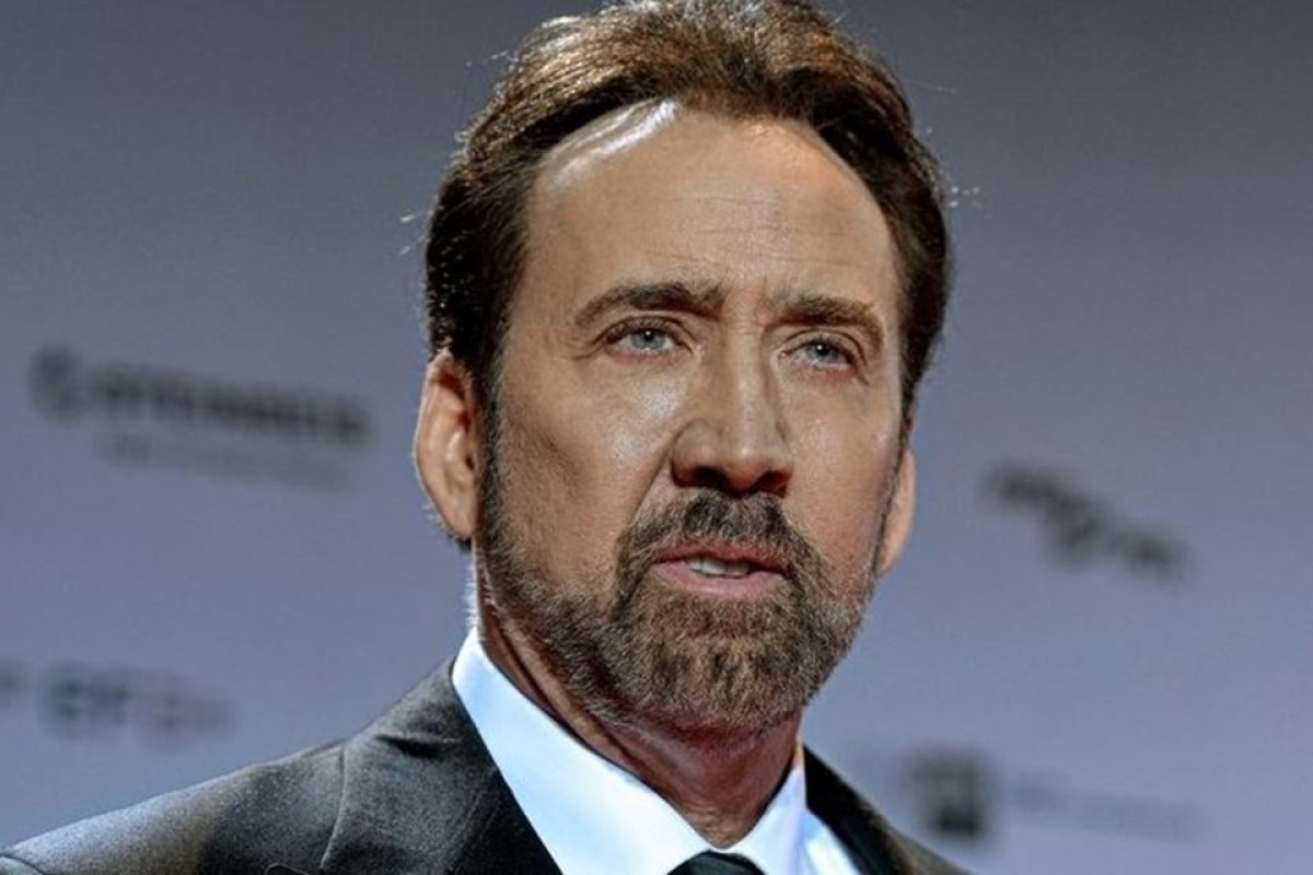 Entrada da mansão de Nicolas Cage desaba e deixa cratera gigante em rua