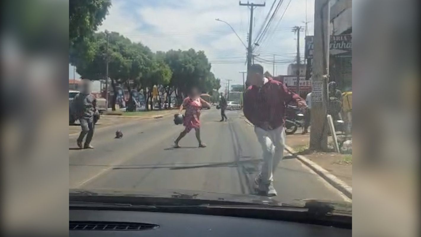 Agiotas travestidos de motoboys tomam "apavoro" ao cobrar família no DF