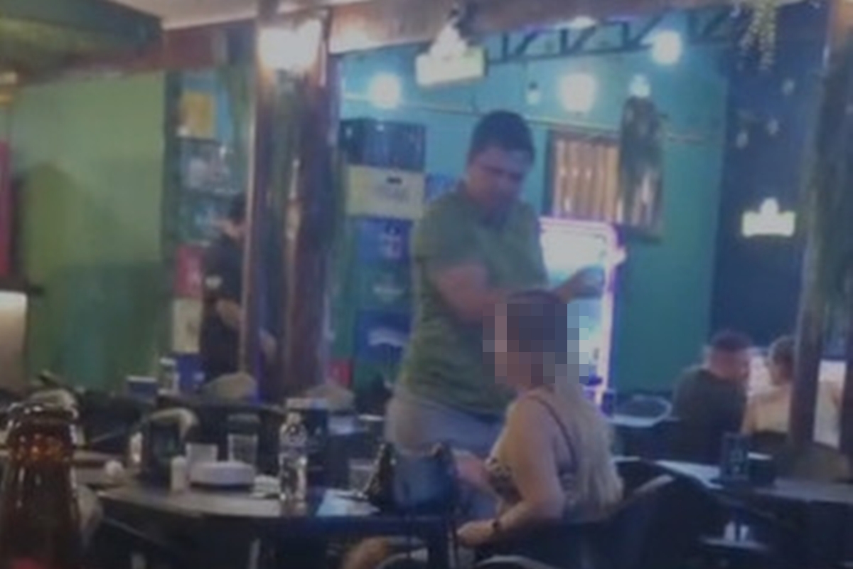 Advogado influencer dá tapa e joga cerveja em mulher dentro de bar de GO
