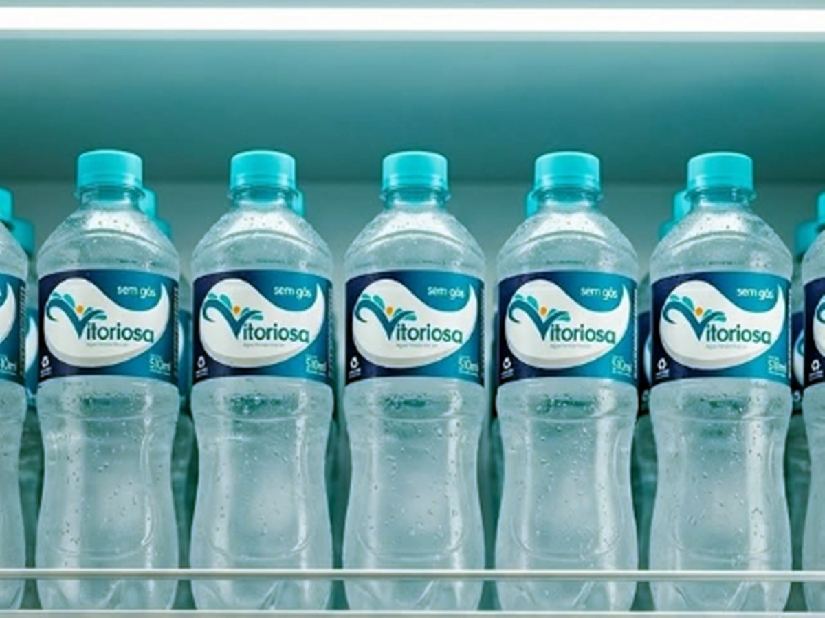 Garrafas da agua Vitoriosa - Metrópoles