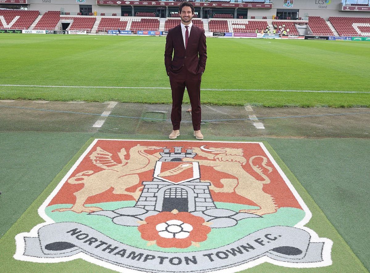 Consórcio com Alexandre Pato compra Northampton Town, da 4ª divisão inglesa