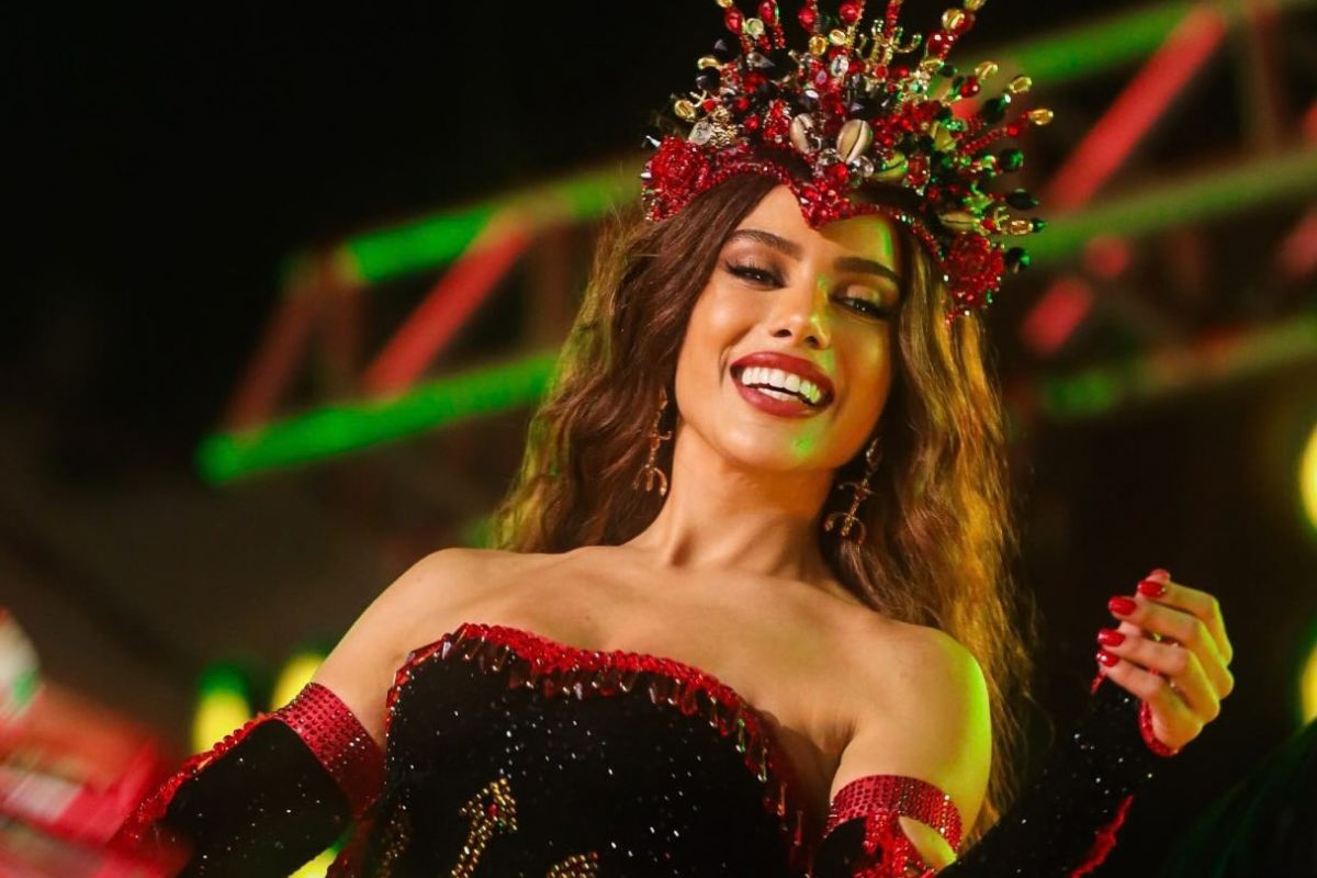 Anitta fala sobre coroação na Grande Rio: “Chorei junto com minha família”