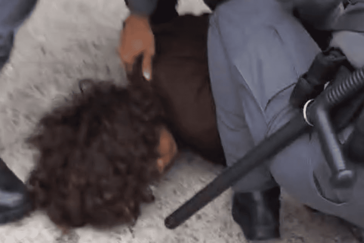 Apoiadora do PSol denuncia abordagem violenta da PM enquanto panfletava