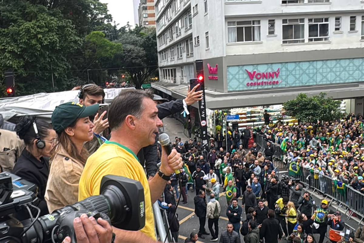 Flávio Bolsonaro vai focar em segurança pública e aumento do custo de vida