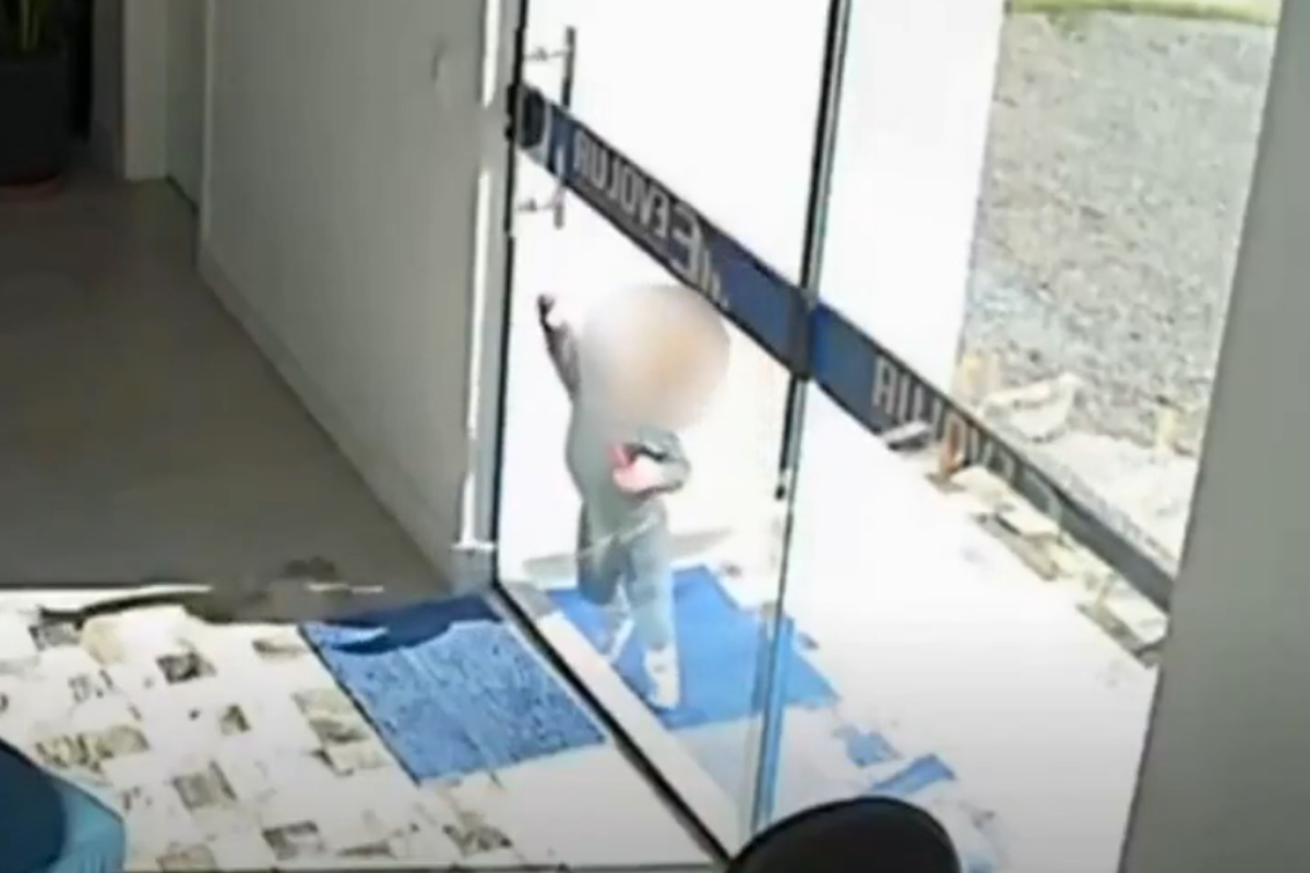 Polícia investiga como bebê "fugiu" de creche sozinho em SC