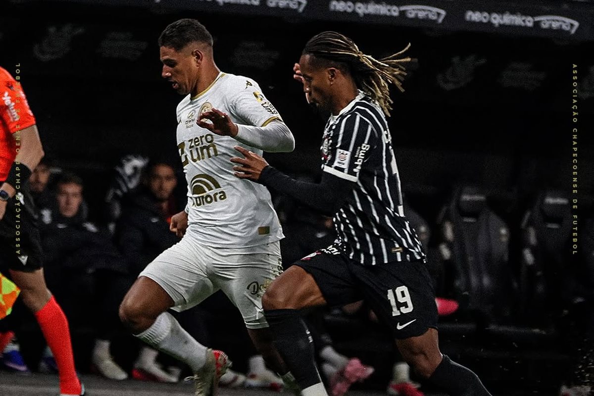 Marcinho brilha, faz dois e Chapecoense vence Corinthians de virada em SP