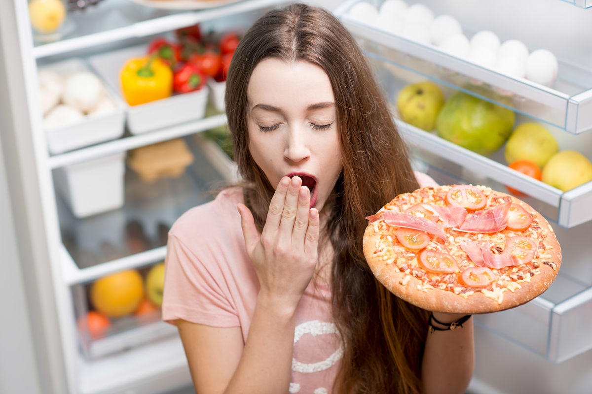 Médicos apontam o que é pior para a saúde: jantar tarde ou dormir com fome? - QTU Questões do Universo