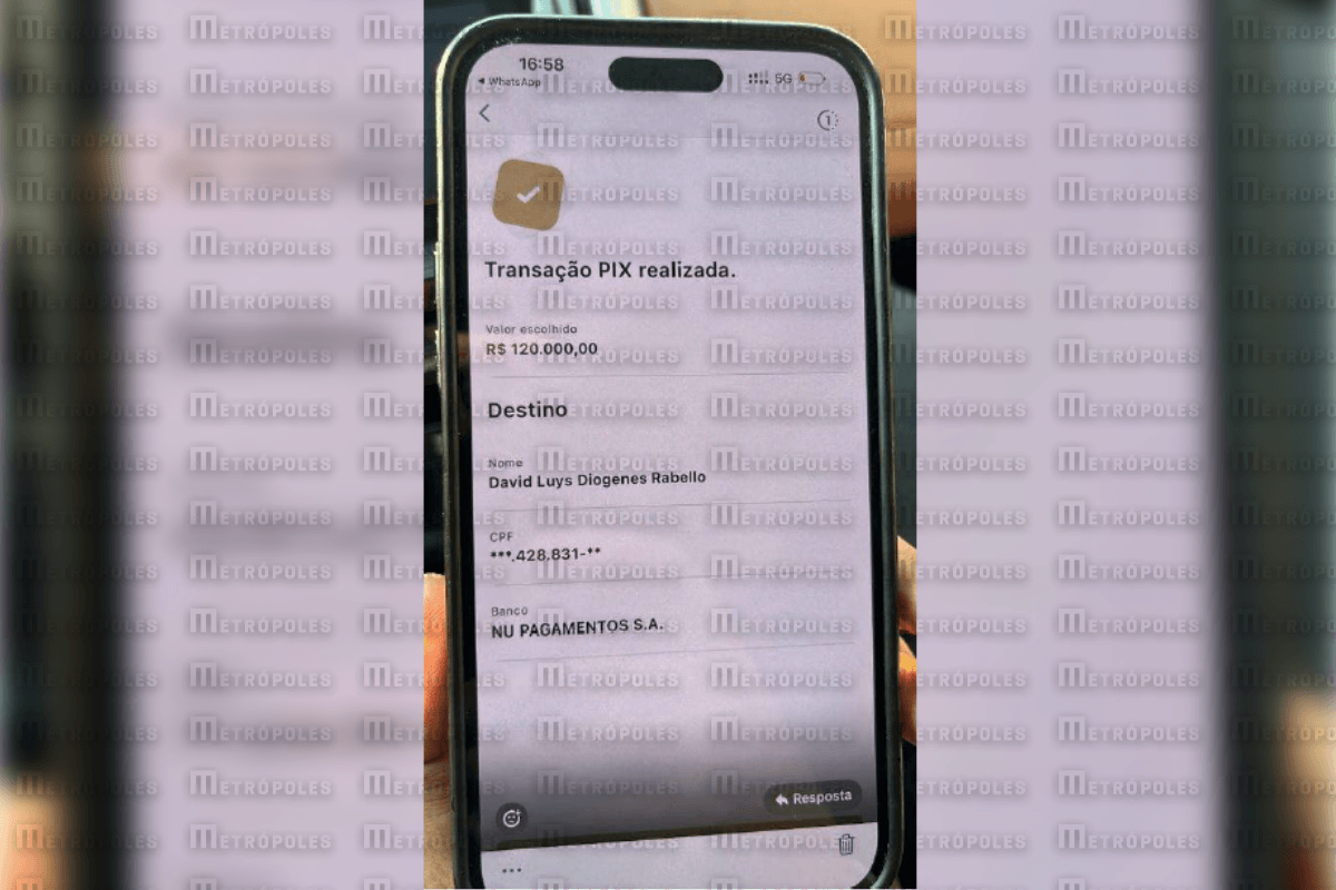 Mensagem com comprovante bancário enviada por Quesede Ayres a Roberta Luchsinger em 04 de setembro de 2024
