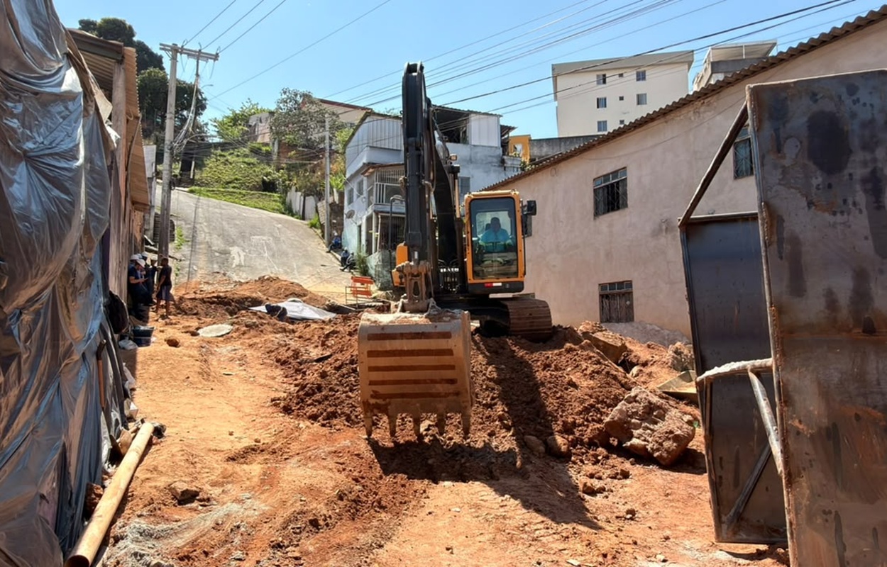 Copasa coloca nova adutora e água retorna a bairros da Região Oeste de BH - Foto