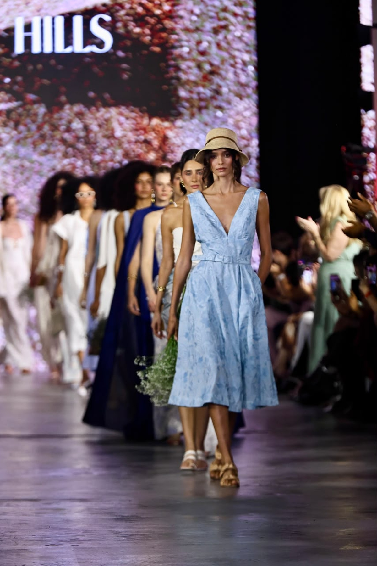 foto com cor. metrópoles catwalk - metrópoles