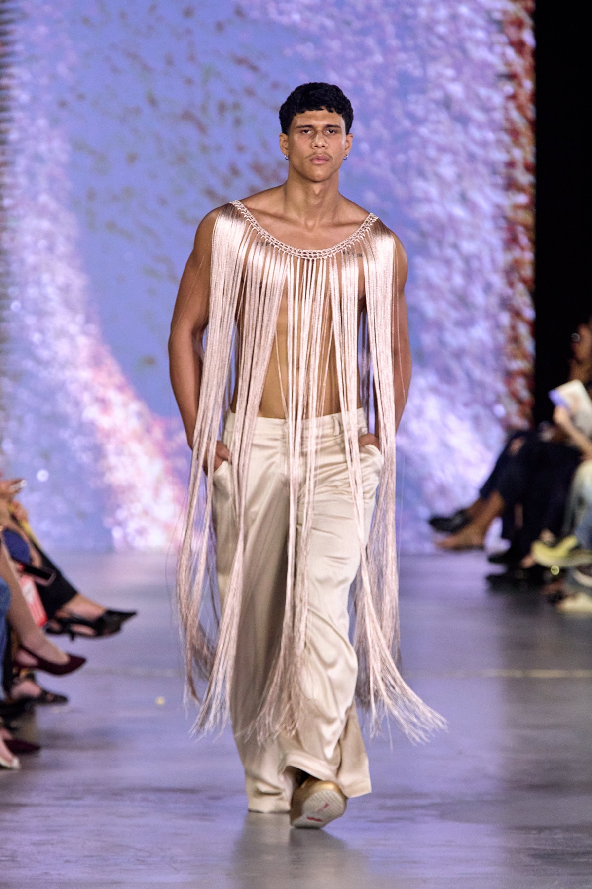foto com cor. metrópoles catwalk - metrópoles