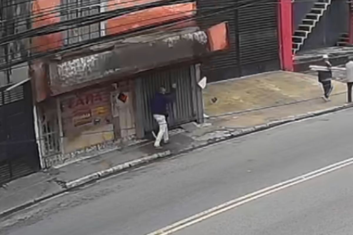 Homem de 74 anos morre após laje desabar sobre ele em calçada da zona leste