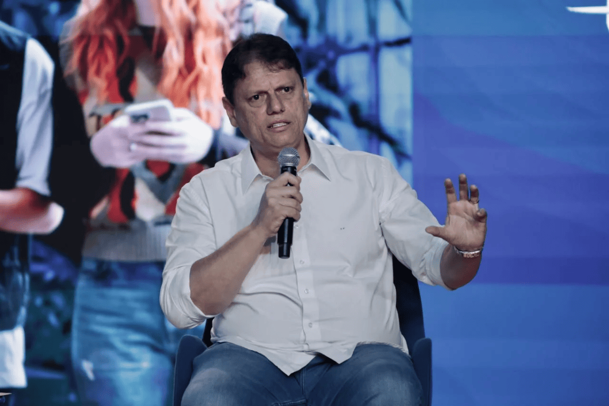 Tarcísio articulou desistência de Salles e acenou com cargos