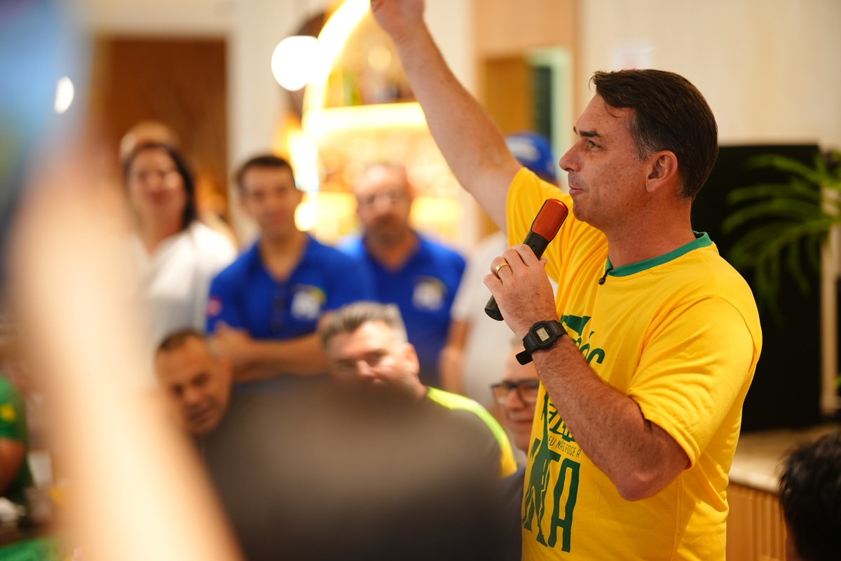 Flávio diz que STF “tem obrigação” de autorizar investigação contra Moraes