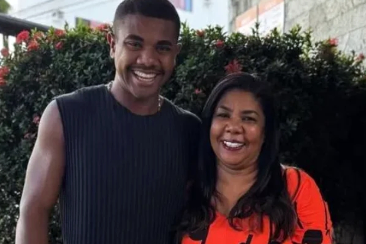 Mãe de Davi Brito diz que médicos cobram caro por ser mãe do campeão do BBB