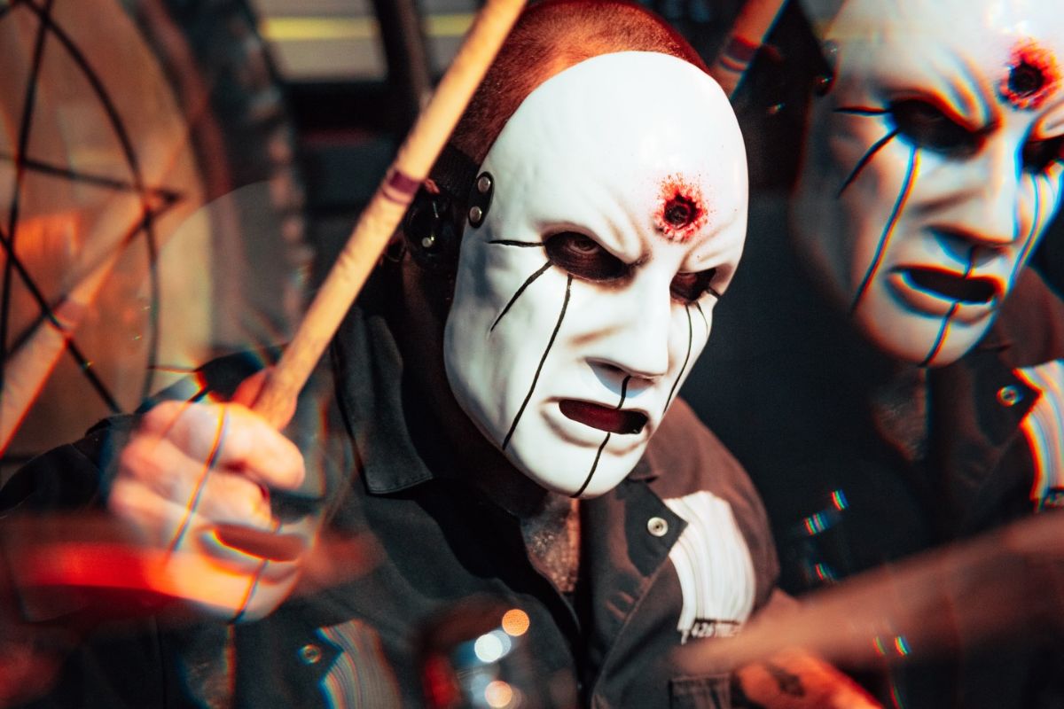 Slipknot empolga fãs ao lançar 1ª música com brasileiro Eloy Casagrande