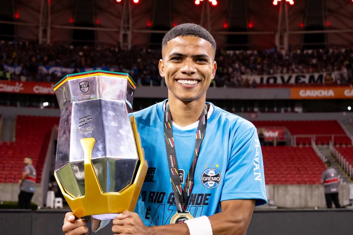 Atacante do Grêmio enviou R$ 22 mil a falso Luís Castro