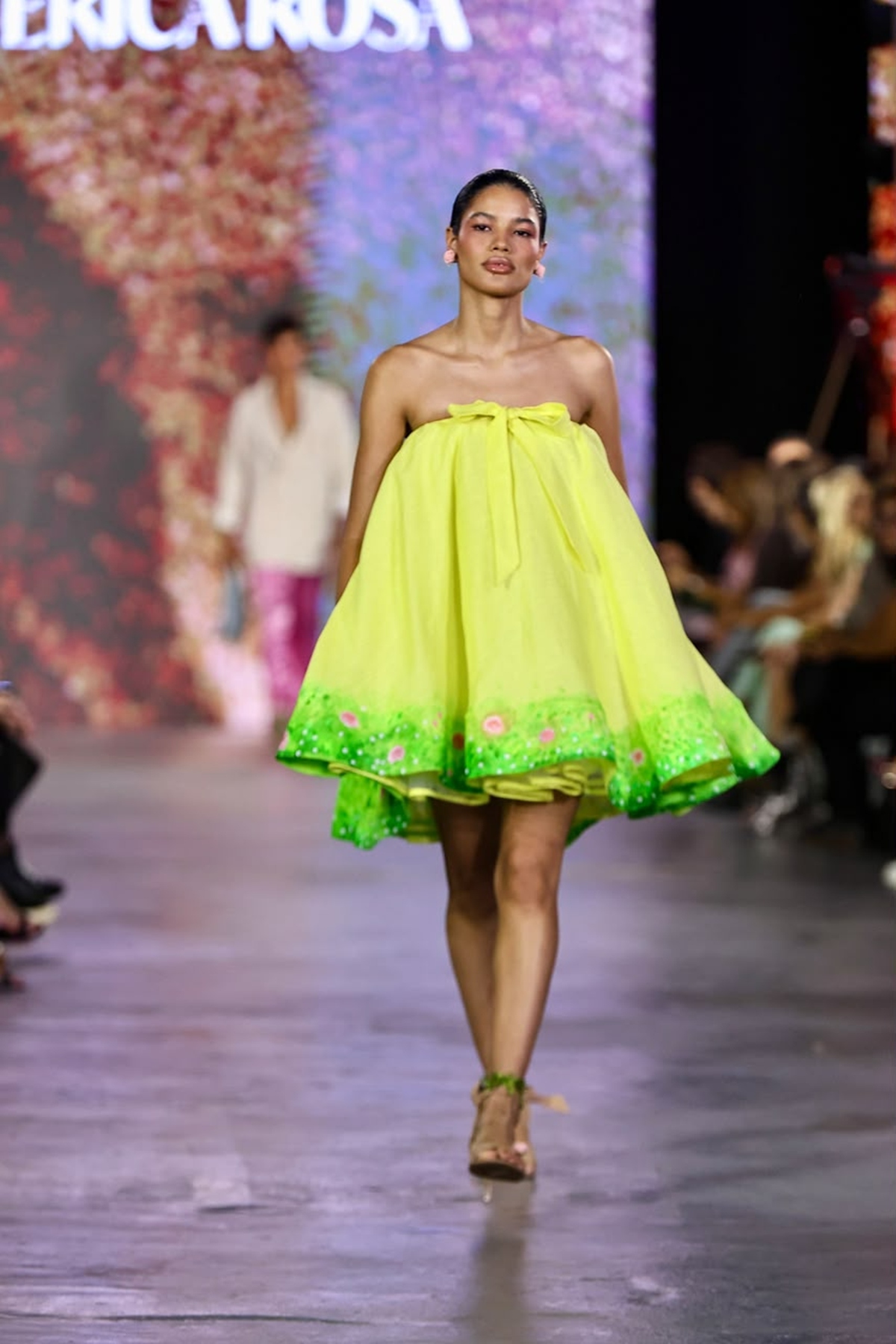 foto com cor. metrópoles catwalk - metrópoles