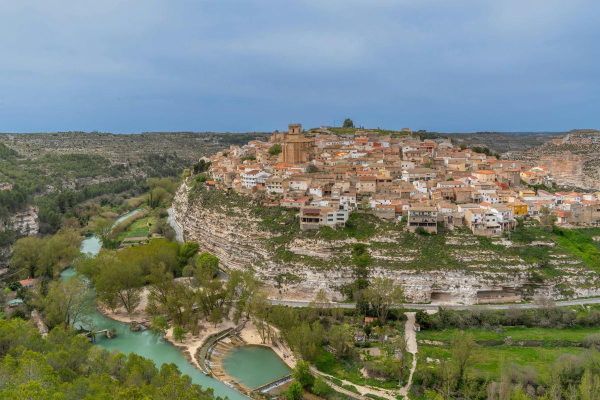vila histórica amuralhada de Jorquera, localizada na província de Albacete, na comunidade autônoma de Castela-Mancha, na Espanha