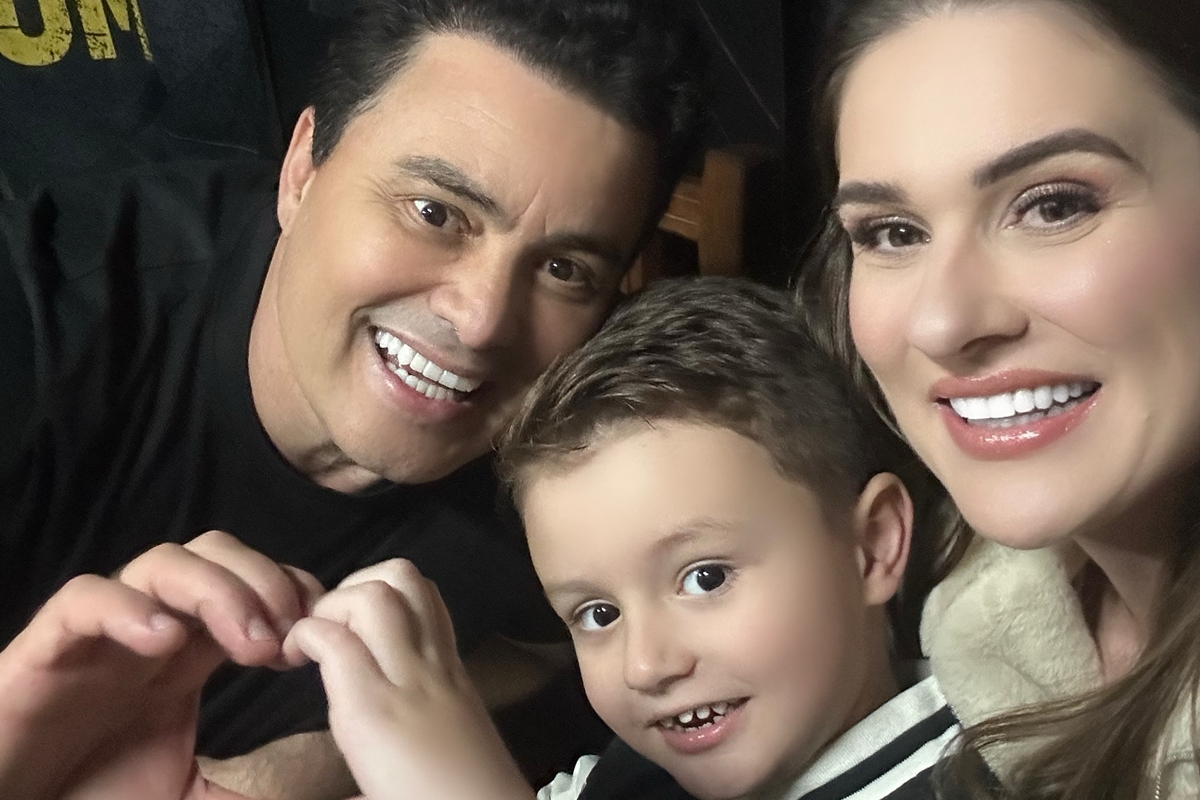 Esposa de Renner apoia o marido após morte de Rick: "Um dia de cada vez"