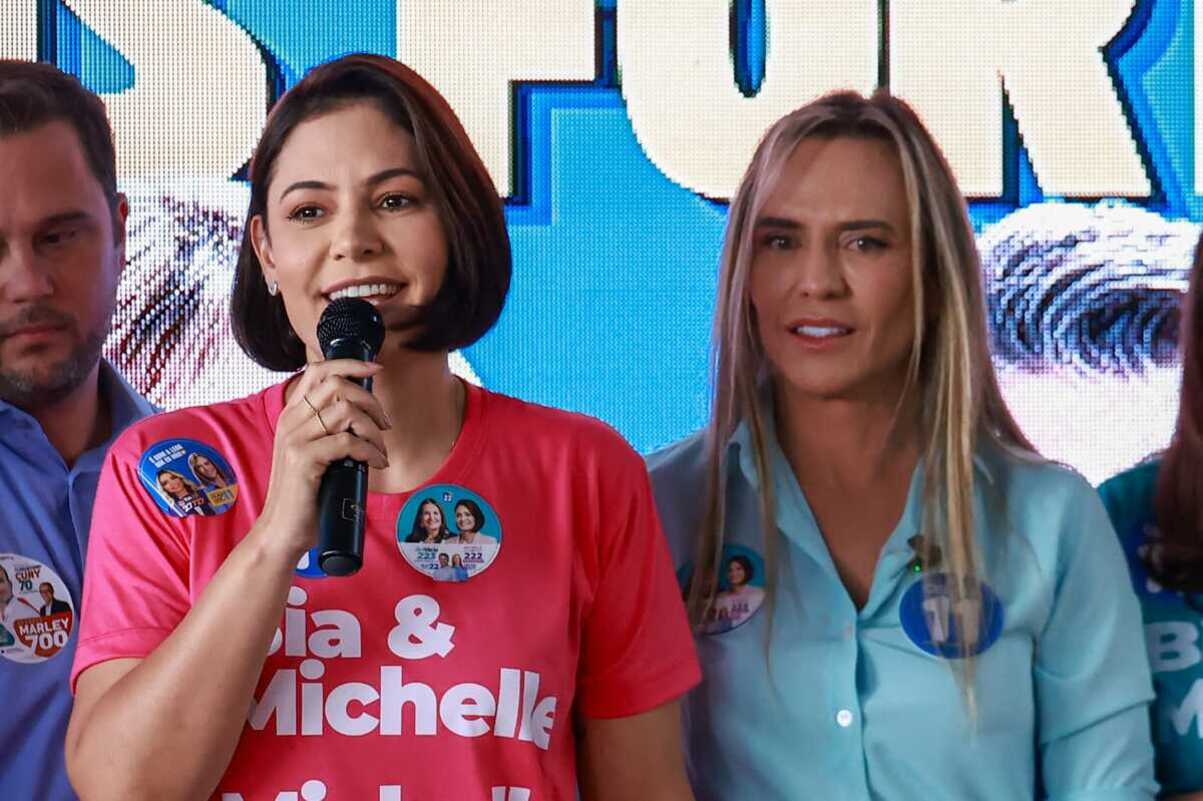 Michelle sobre Bolsonaro: "Não é que passou mal, tem tido dias difíceis"