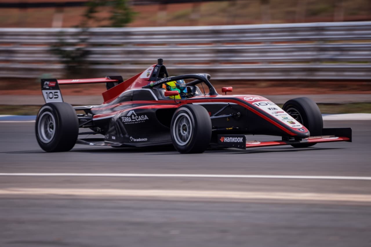 Fausto Arnaldo vence corrida 3 da Fórmula 4 e amplia liderança em Brasília
