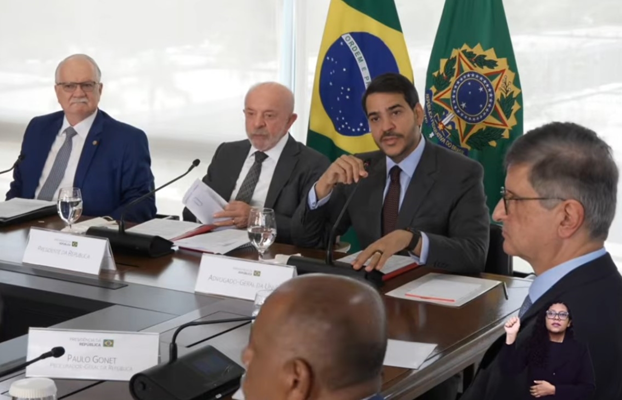 Lula recebe Fachin no Planalto após defender investigação de crise no STF