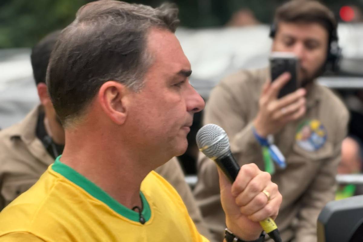 Ao medir força em SP, Flávio não tem mobilização esperada pelo bolsonarismo