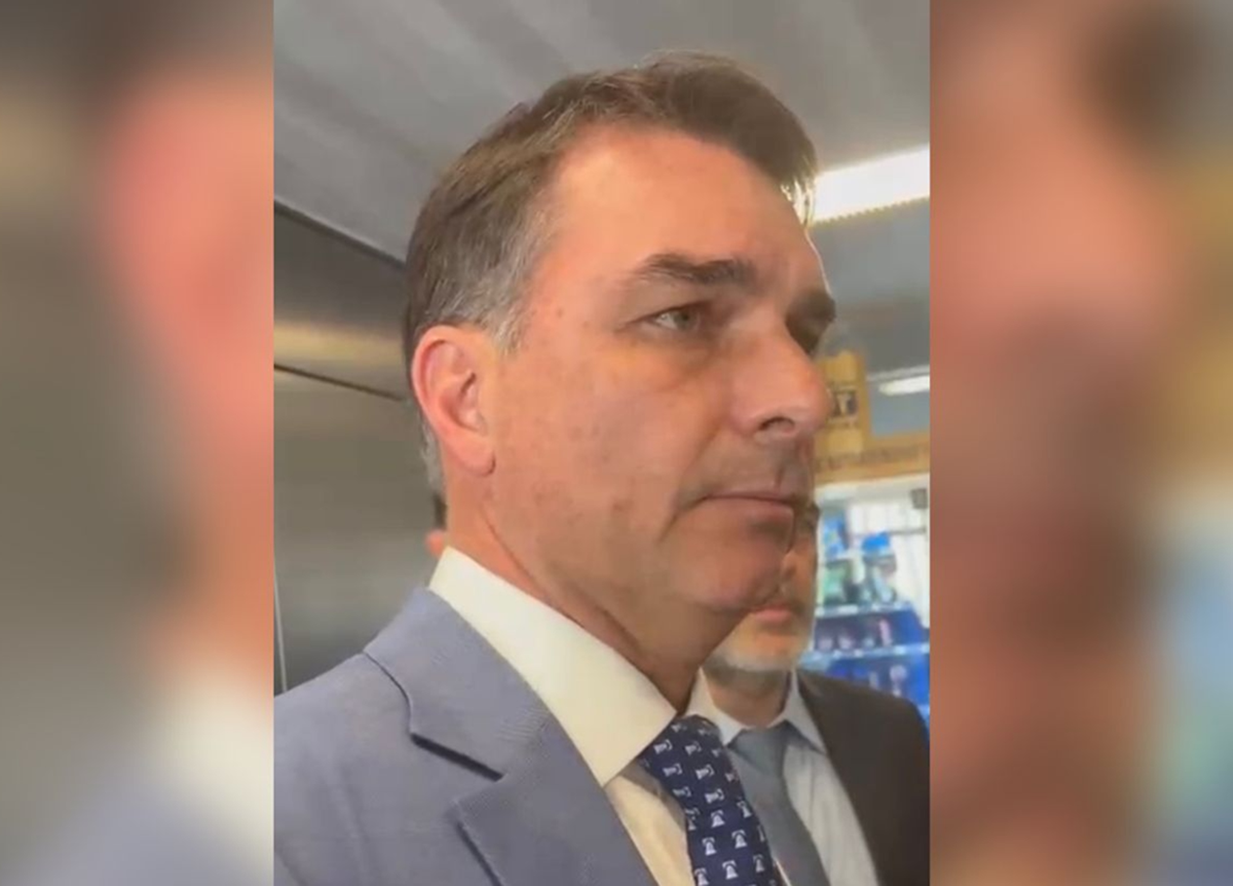 Flávio cita mensagens com Vorcaro e diz que Moraes "tinha que renunciar"
